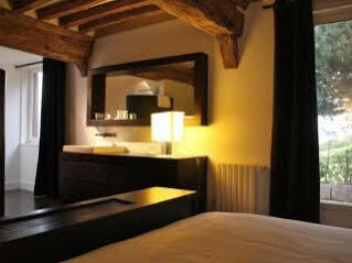 La Chaumière Hotel